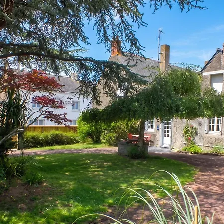 Charmante Maison Familiale Avec Jardin à *