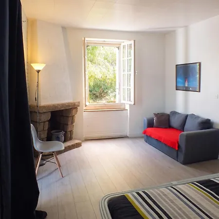 Charmante Maison Familiale Avec Jardin à *